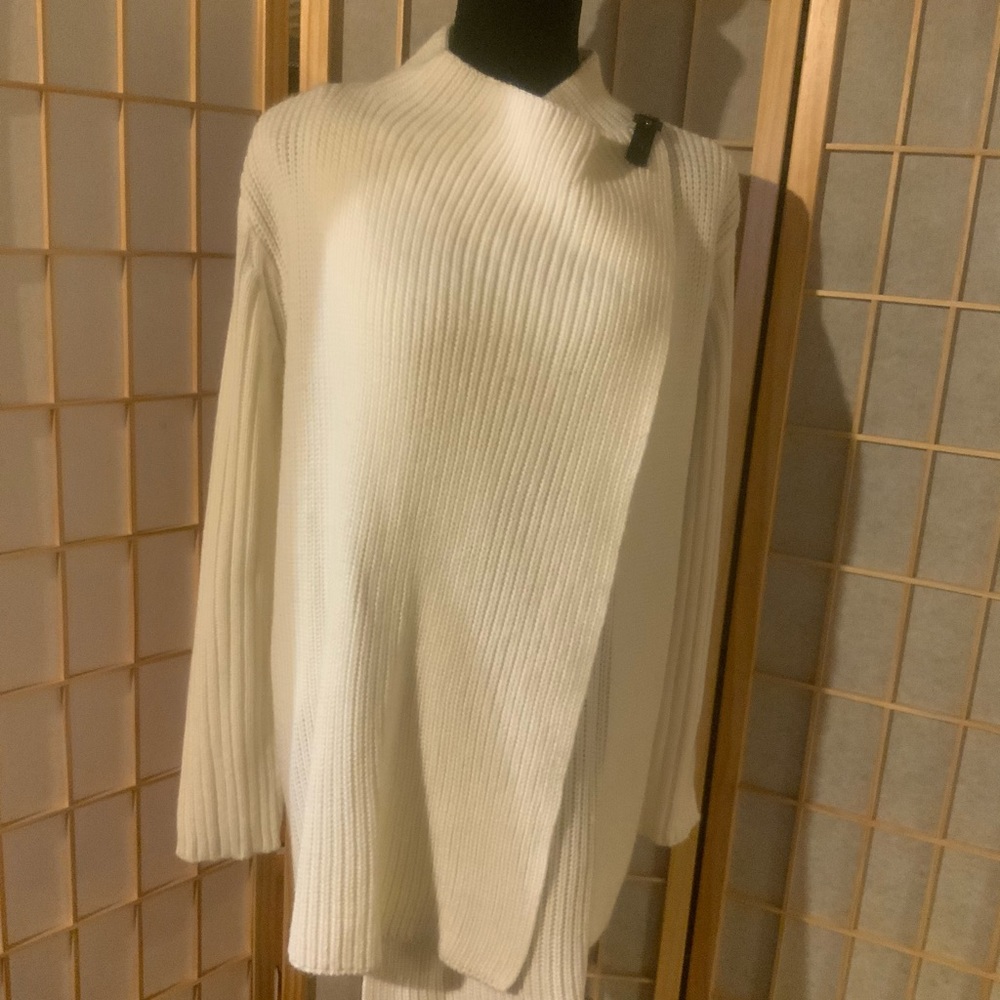ELLEN TRACY - Cream sweater with a shoulder strap. Sz PS
